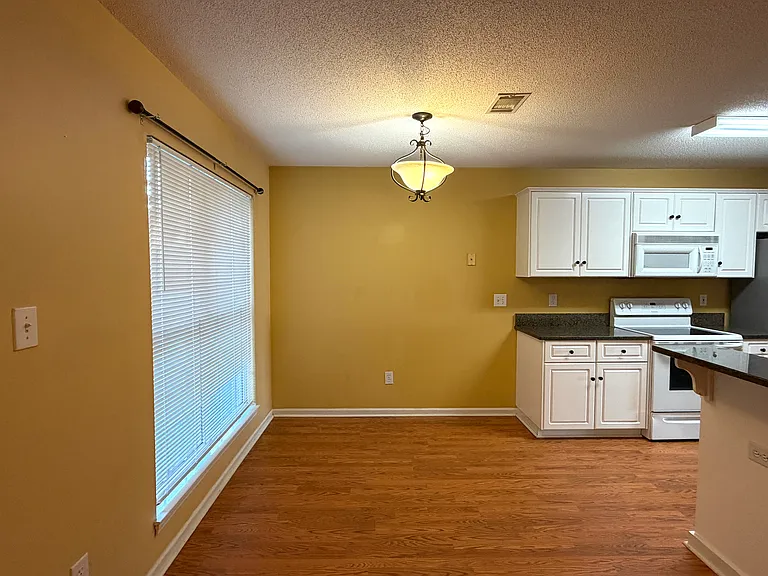 405 Jasper Xing — Photo 3