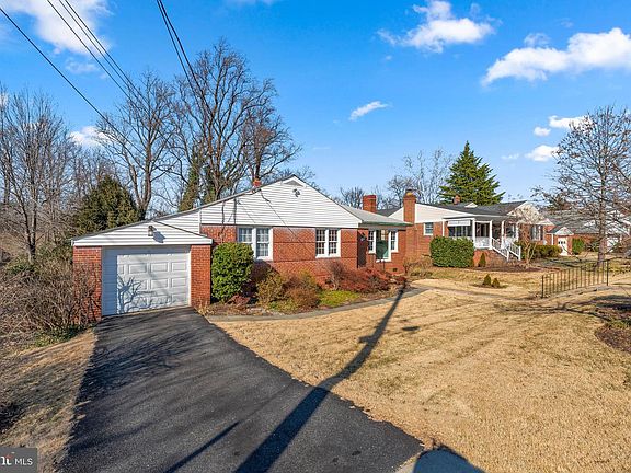 3rd image of 9717 Bellevue Dr