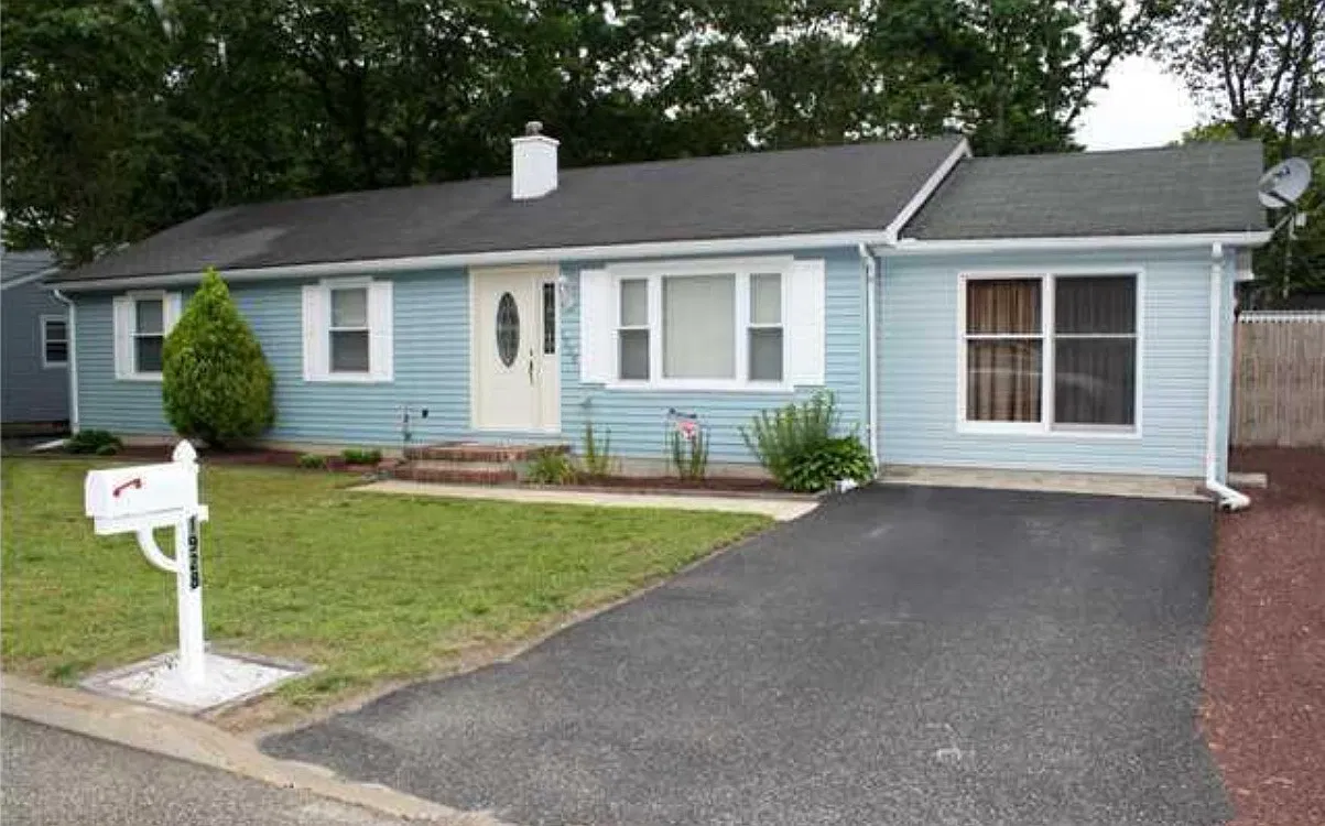 3 bed, 1344 sqft, $3,400 — Photo 2