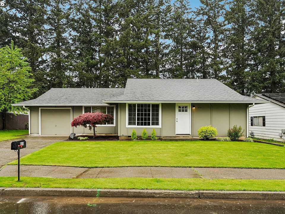 1st image of 915 SE 205th Dr