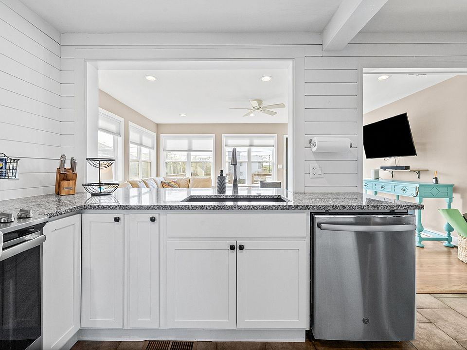 1st image of 2809 Azalea Pl