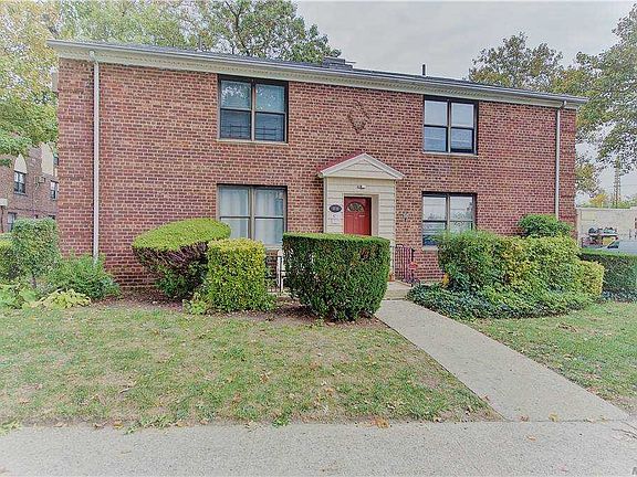 2nd image of 37-15 Utopia Pkwy #99