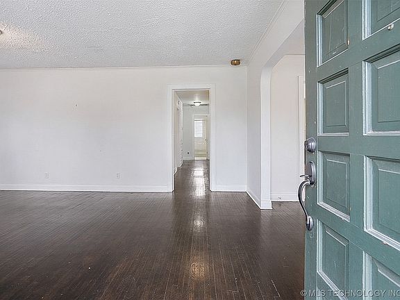 4th image of 808 S Indianapolis Ave