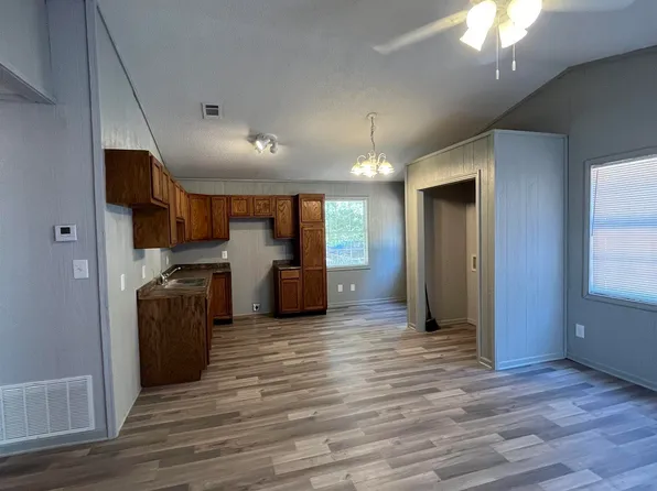 703 S Alabama St, Troup, TX 75789