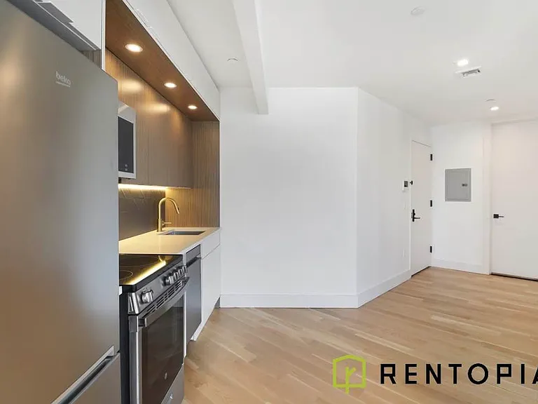 5 Withers St #4D — Photo 6