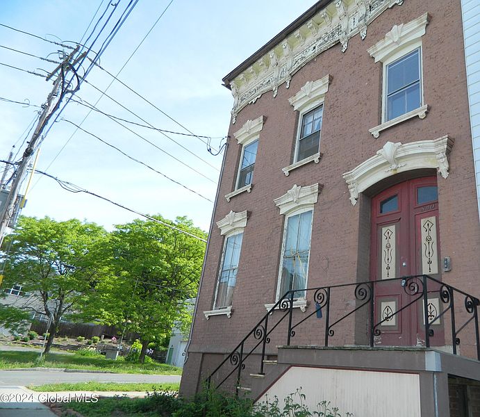 3rd image of 840 2nd Street
