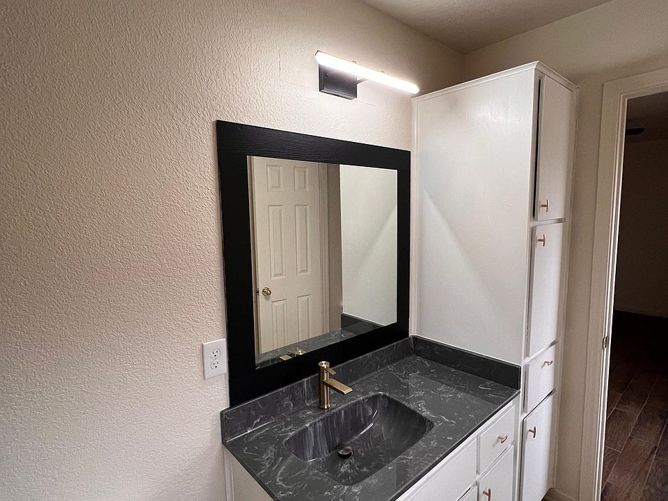 2nd image of 2801 Edgefield St APT B