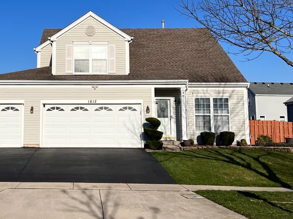 1812 Van Dyke Ln, Carpentersville, IL 60110