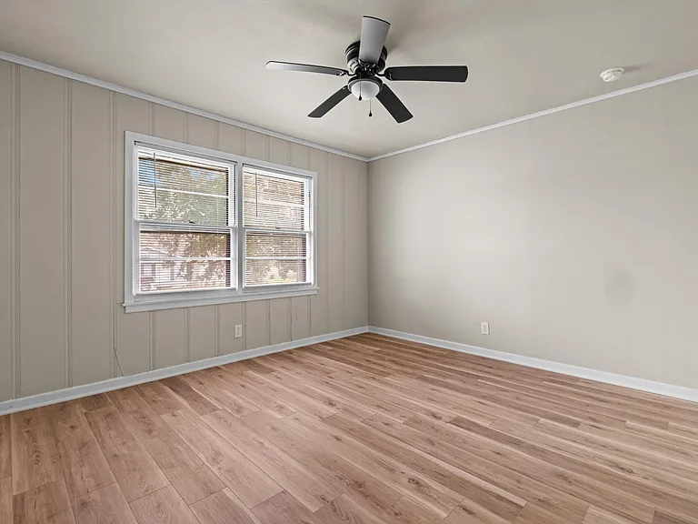 2335 Pleasant Dr — Photo 16