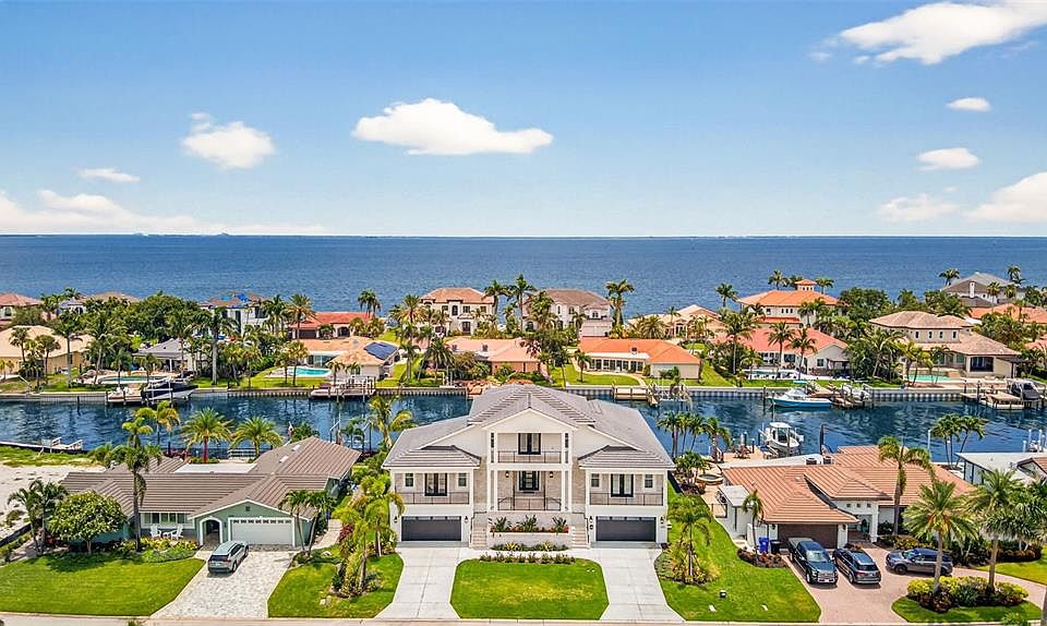 1st image of 2050 Hawaii Ave NE