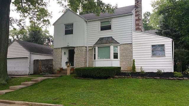 1st image of 220 W Schreyer Pl