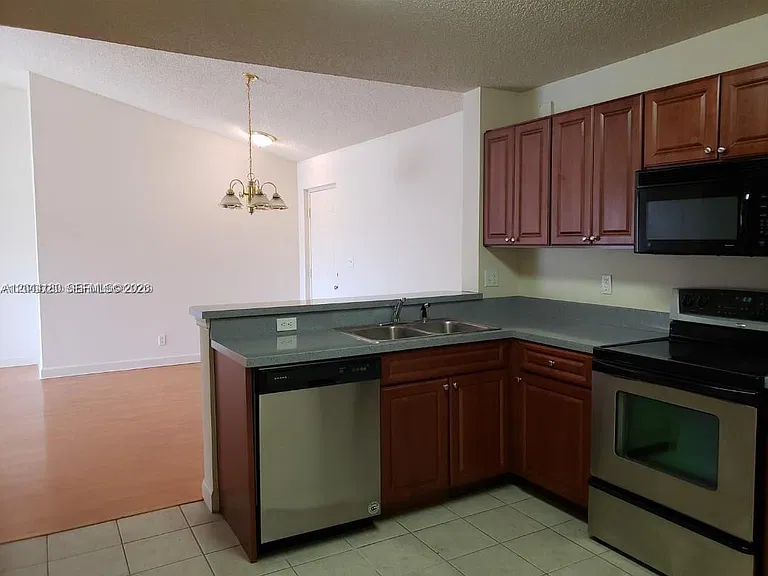 10105 W Sunrise Blvd #303 — Photo 6