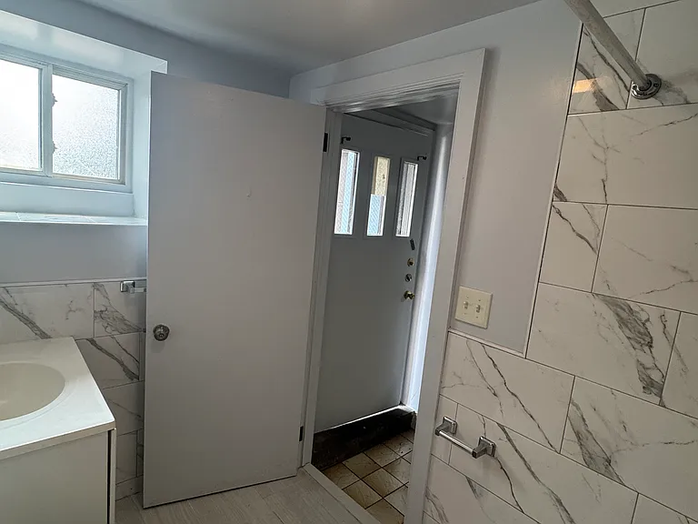 542 N High St #G1 — Photo 7
