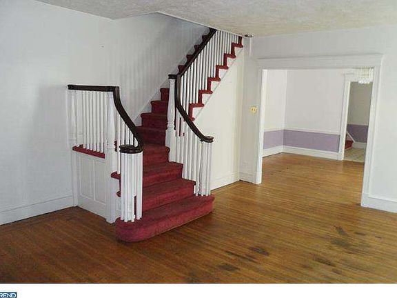 2nd image of 4827 E Roosevelt Blvd