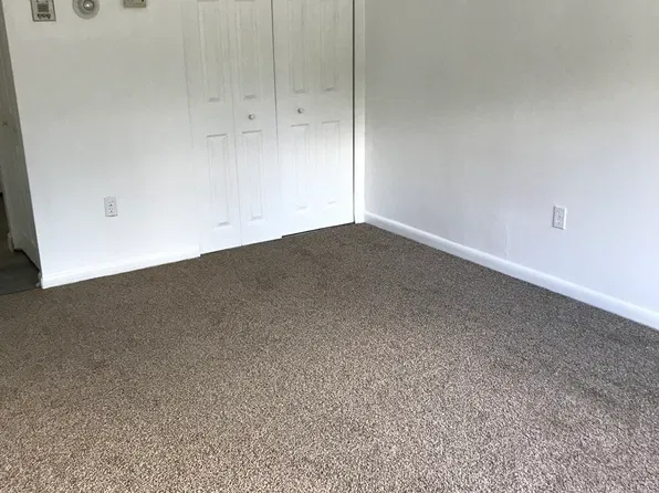 135 Grove St APT 115, Rockland, MA 02370