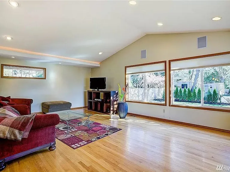 8630 Holly Ln — Photo 20