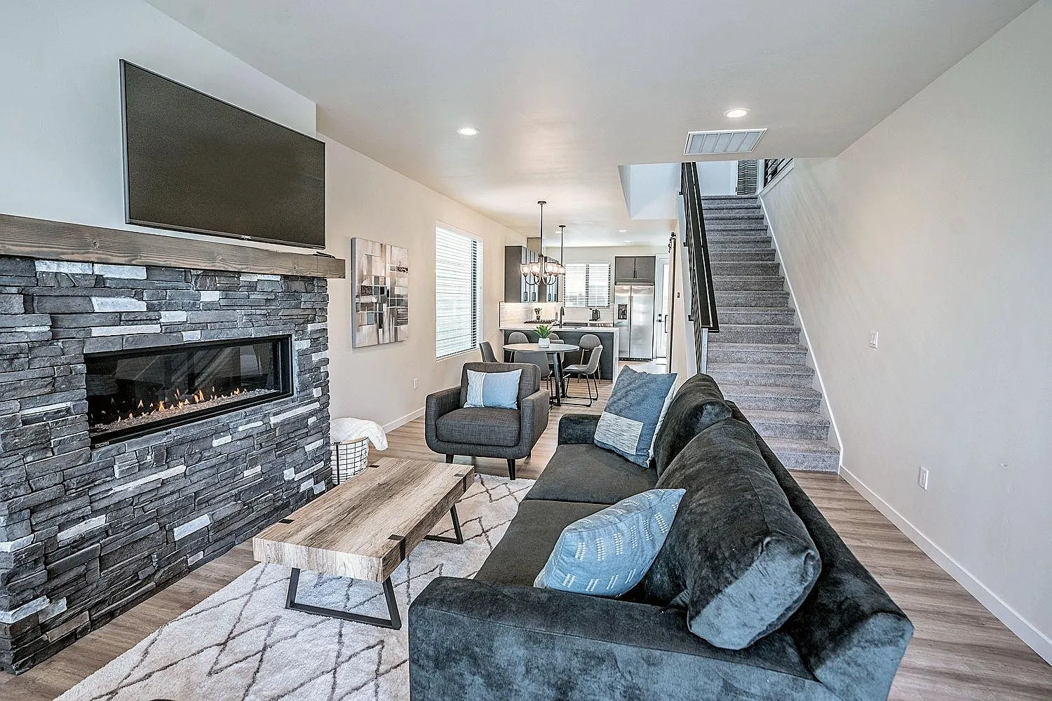 3316 N Rosalia Rd — Photo 4