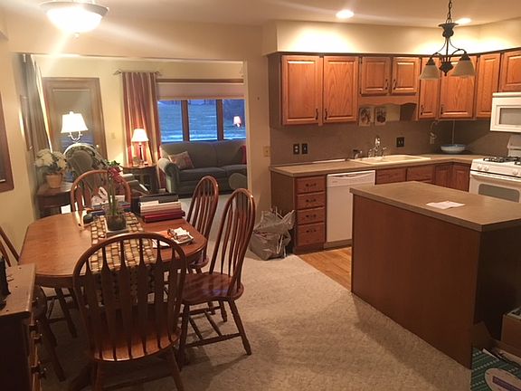 2nd image of 595 Gardenview Dr SW