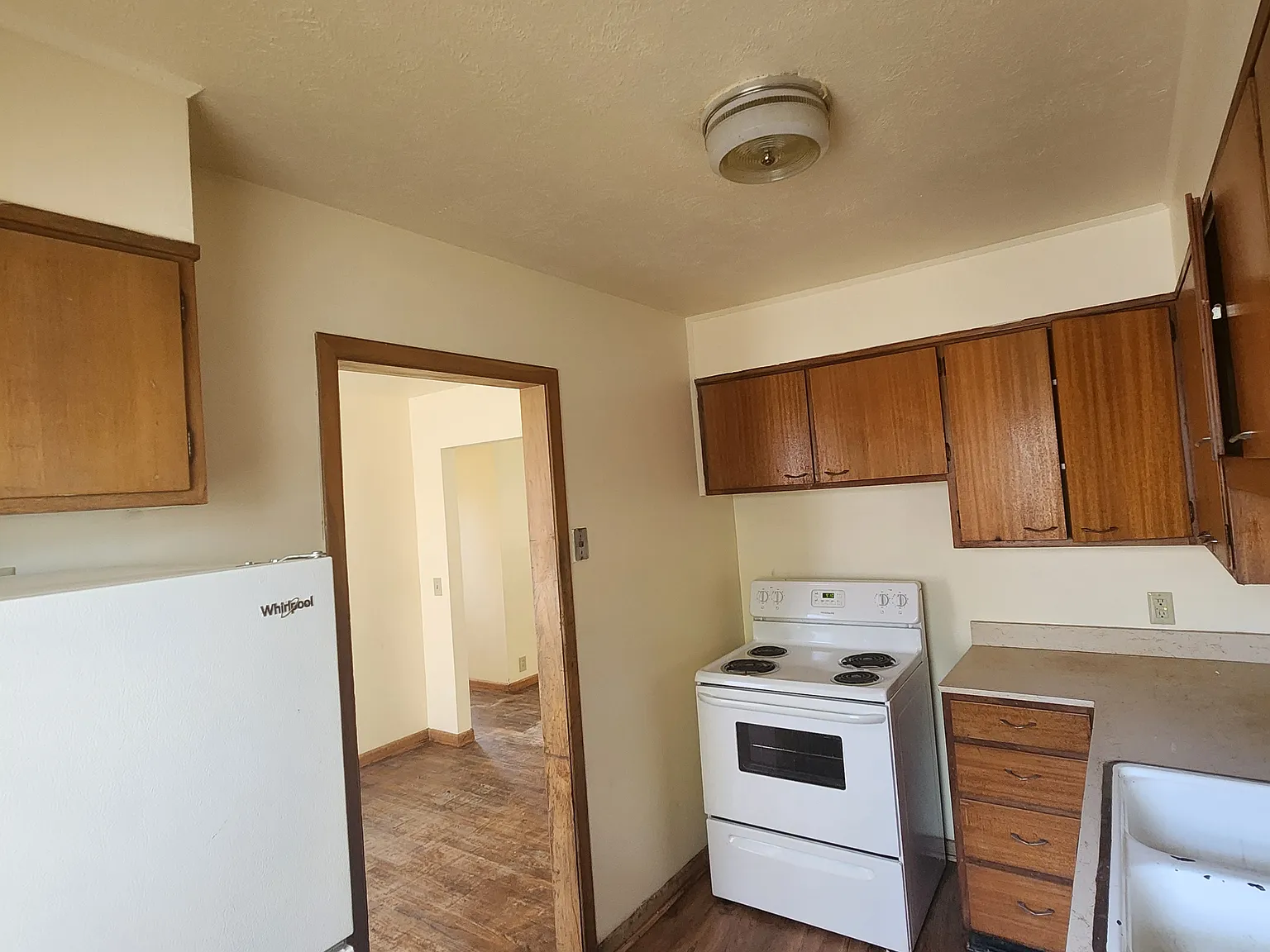 741 S 2nd St — Photo 4