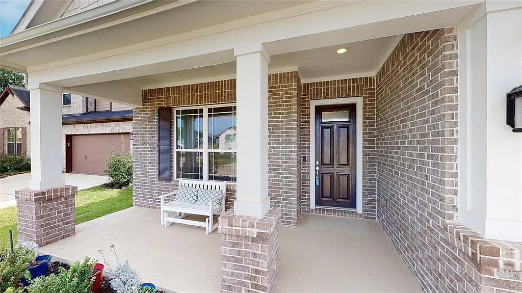 3 bed, 2.0 bath, 2179 sqft, $2,600 — Photo 3