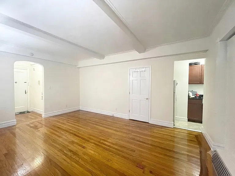 121 E 31st St #1F — Photo 3