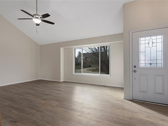 3rd image of 509 S Stone Creek Dr