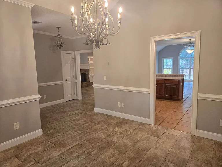 585 Cecily Dr — Photo 9