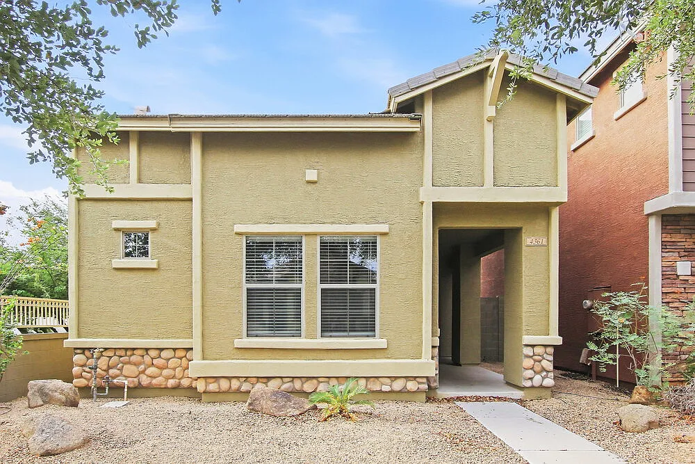 3 bed, 2.5 bath, 1490 sqft, $2,380 — Photo 1