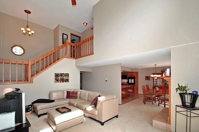1st image of 3268 Camelot Dr