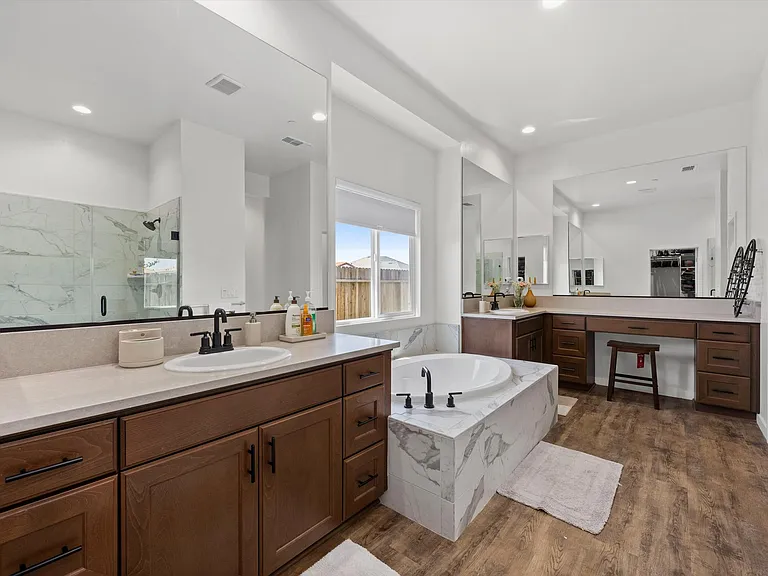 815 Gilsum Ct — Photo 23