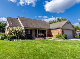 900 Drew Dr, Troy, MI 48098