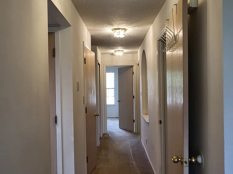 827 Country Club Dr SE #2A — Photo 2