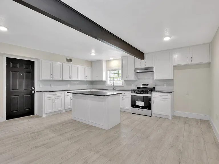 9010 Freeland St — Photo 1