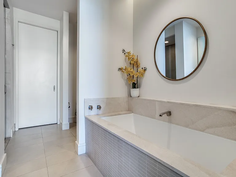 2408 Victory Park Ln #737 — Photo 15