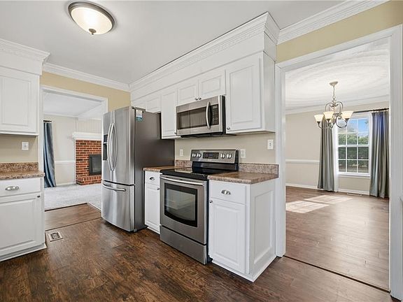 4th image of 648 Rutherford Dr