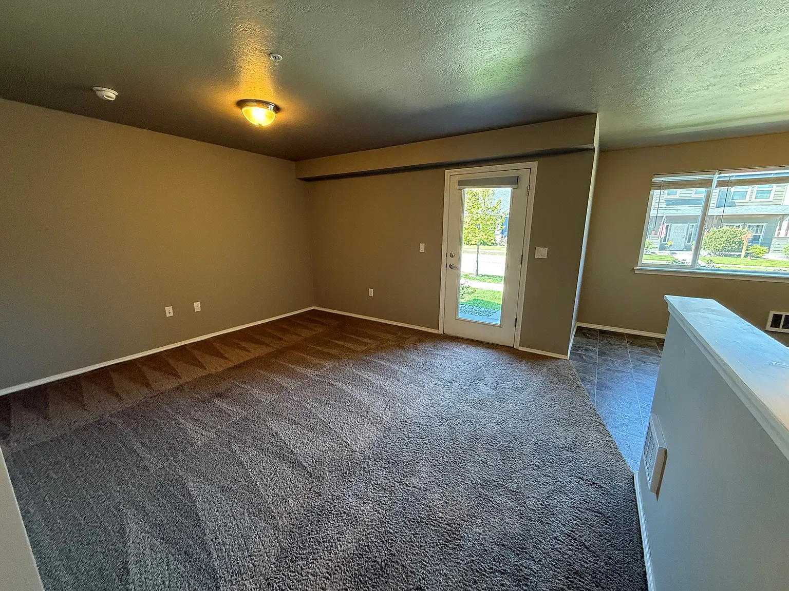 2 bed, 1037 sqft, $1,900 — Photo 3