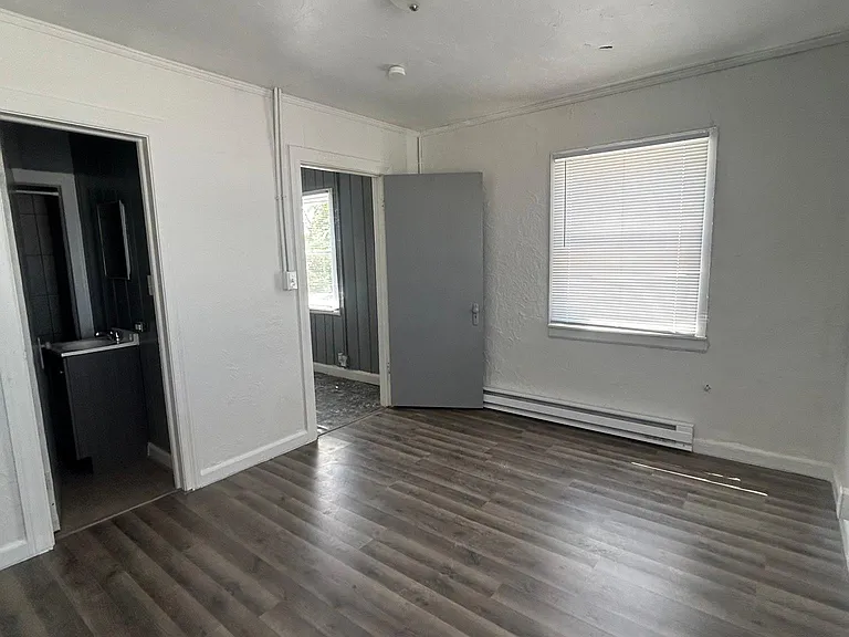 104 W Adams St — Photo 5
