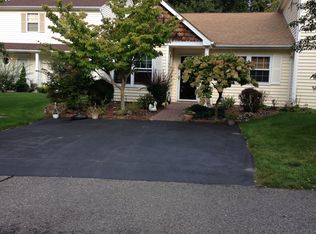 6 Raccoon Path, Coram, NY 11727