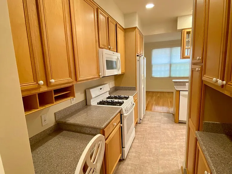 2621 Fairfax Dr — Photo 4