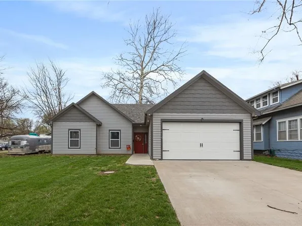 616 S Locust St, Ottawa, KS 66067