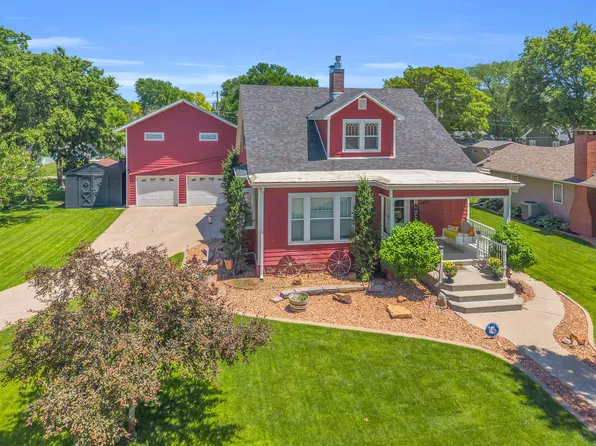 320 Medina Ave, Bertrand, NE 68927