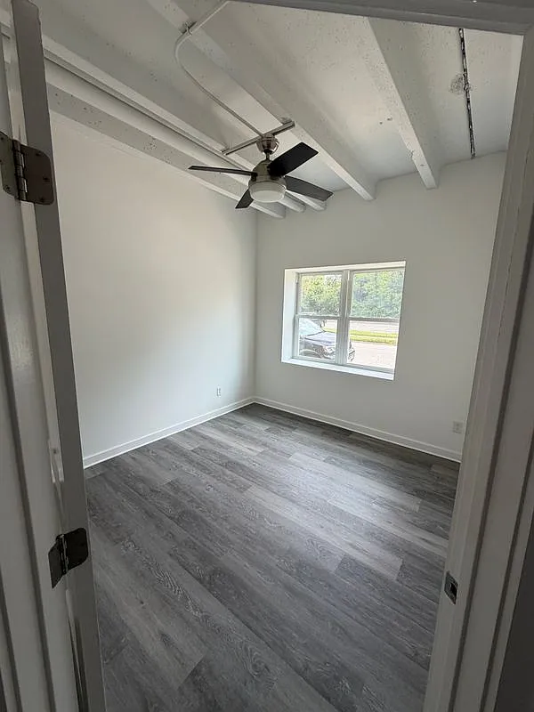 1 bed, 1.0 bath, 500 sqft, $1,300 — Photo 3