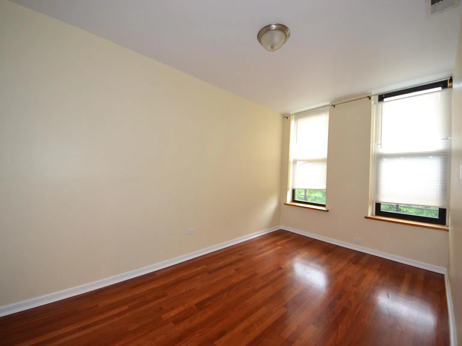 3 bed, 1300 sqft, $1,680 — Photo 3