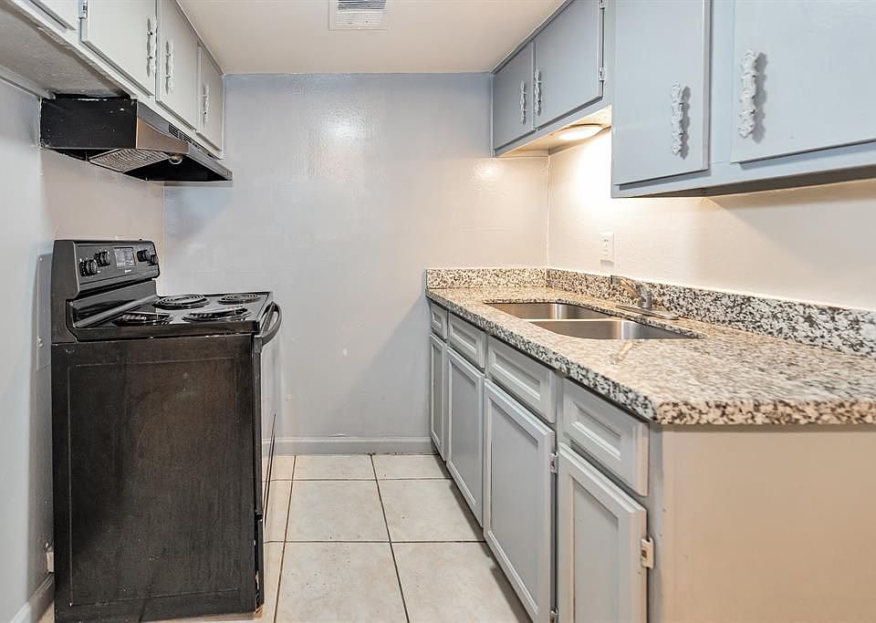 1st image of 1802 N Wayside Dr APT 21