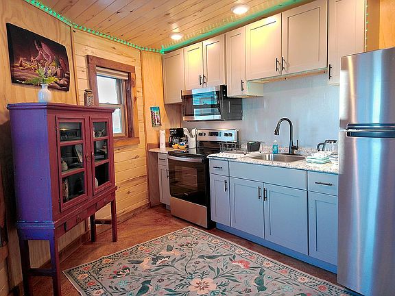 3rd image of 426 Shakedown St #3