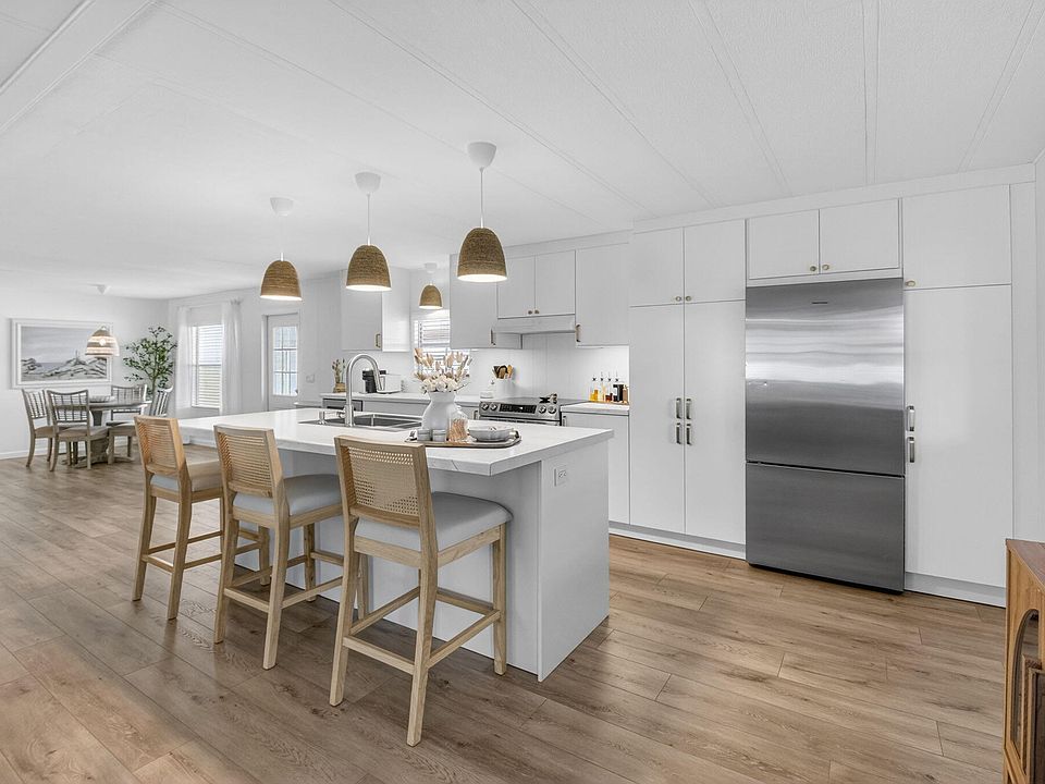 1st image of 53002 Del Rio Bay