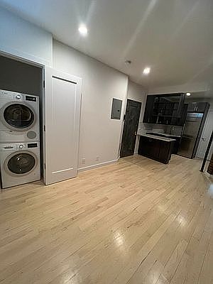 3rd image of 322 E 59th St #3