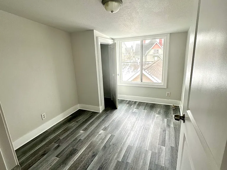 704 N Grant St #8 — Photo 4