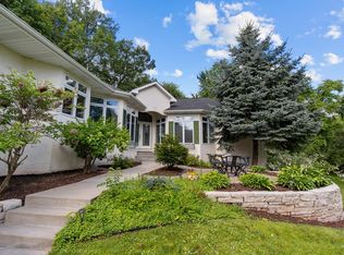 2888 Forest Rdg, Chaska, MN 55318