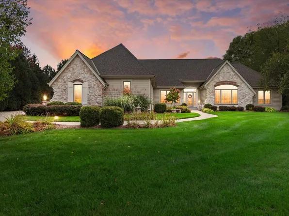 519 North Ponderosa DRIVE, Hartland, WI 53029